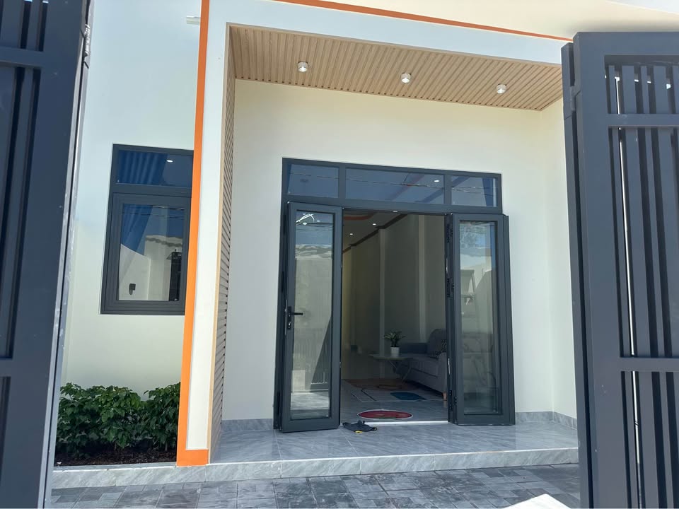 Nhà riêng Phong Nẫm 100m² giá 1.29 tỷ - Thiết kế hiện đại, sân rộng thoải mái!