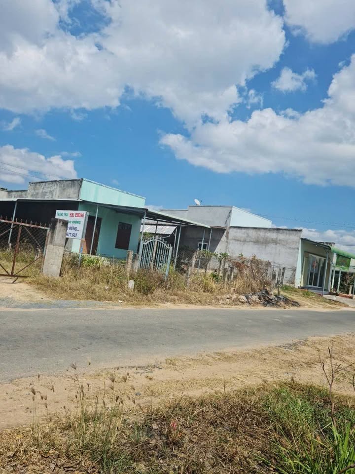 Bán lô đất thổ cư 1800m² mặt tiền đường nhựa Hàm Chính - Hàm Thuận Bắc, giá chỉ 1.75 tỷ