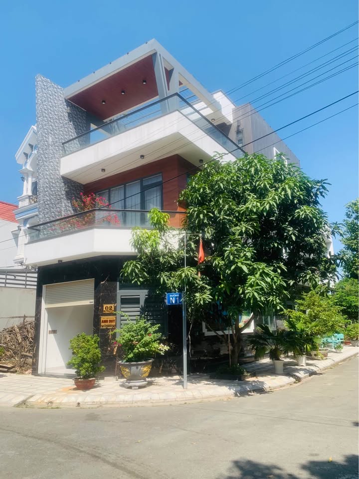 Nhà phố Dĩ An 98m² giá 8.7 tỷ - Thiết kế như biệt thự mini