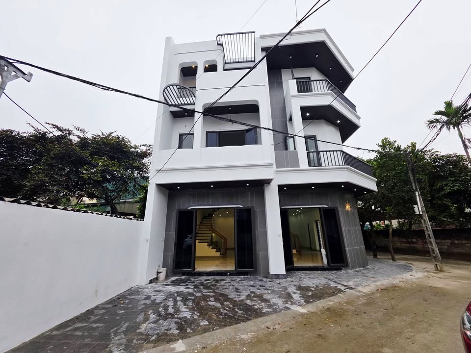 Nhà phố 3 tầng tại Quảng Hưng 69,5m² giá 3 tỷ - Thiết kế hiện đại, đầy đủ tiện nghi!