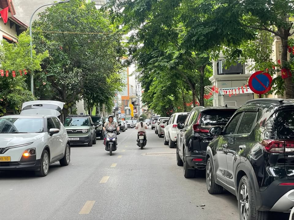 Nhà đẹp phố Trung Kính, Cầu Giấy 48m² giá chỉ 10.9 tỷ - Đầu tư sinh lời!