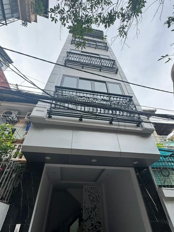 Nhà đẹp Lạc Long Quân 28m² giá 7.4 tỷ - Thiết kế hiện đại, sẵn sàng ở ngay!