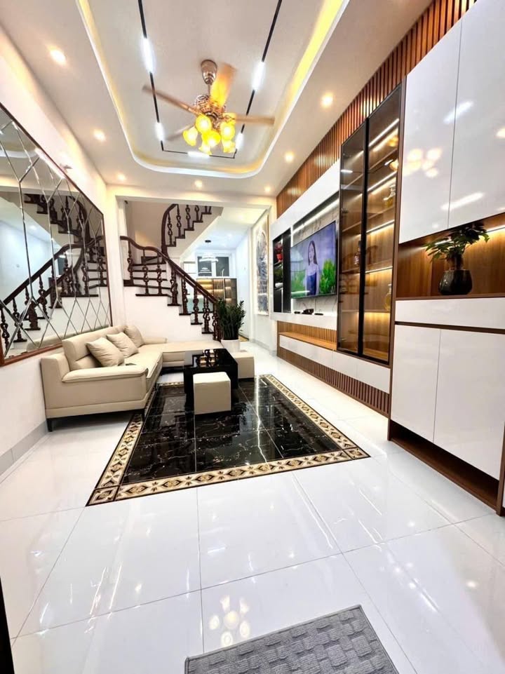 Nhà riêng Quận Cầu Giấy 65m² giá 13 tỷ - Sổ đỏ đầy đủ, ngõ ô tô