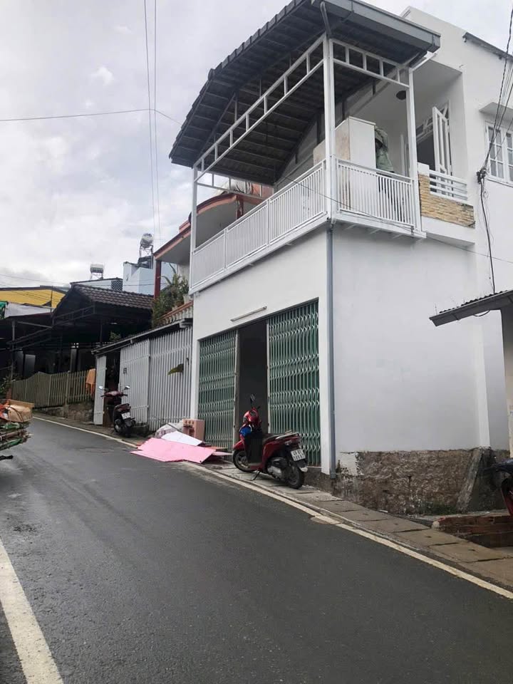 Bán nhà mặt tiền đường Nhựa Ngô Thì Nhậm, Đà Lạt 120m² - Kinh doanh thuận lợi!