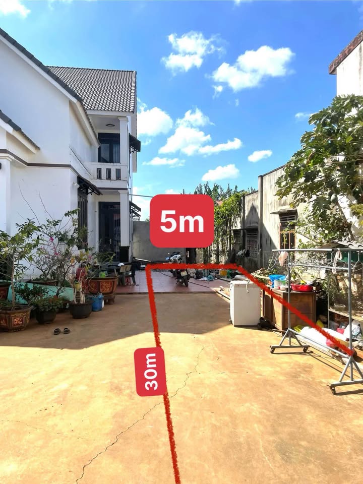 Lô đất Thôn 3 Cư Êbur 150m² giá 2.5 tỷ - Vị trí đẹp, tiện ích đầy đủ!