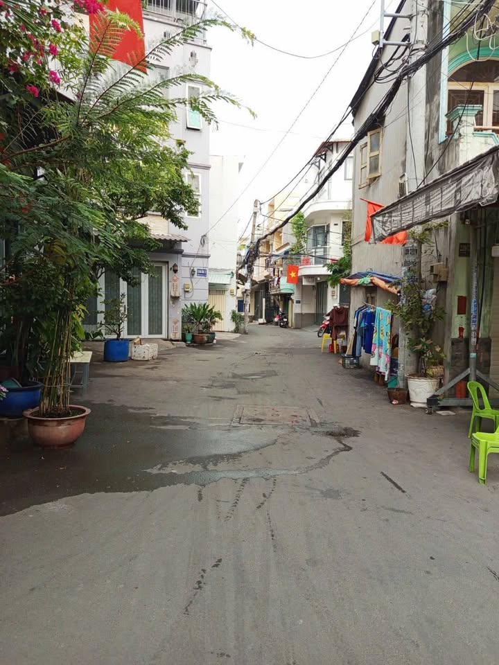 Nhà bán Quận 6 Bà Hom 31m² giá 4.2 tỷ - Hẻm thông thoáng, dân cư đông đúc!