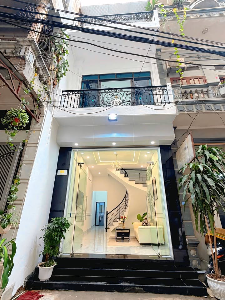 Nhà mới Nguyễn Gia Thiều, 45m² giá 5.5 tỷ - Cơ hội hiếm có!