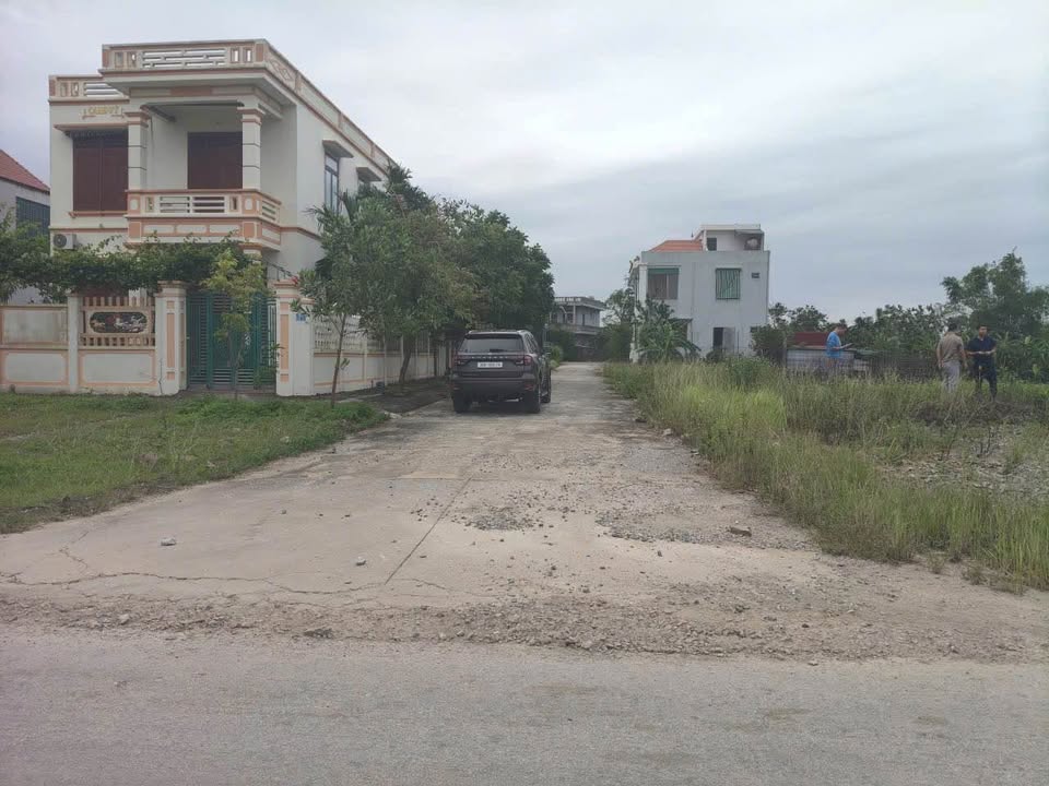 Đất nền 200m² tại Huyện Hoằng Hóa, Thanh Hóa - Mặt tiền 2 đường, giá chỉ 2.4 tỷ!