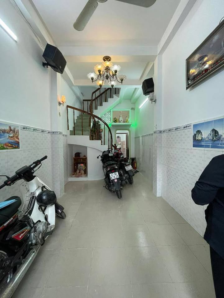 FrontHouse Tô Hiến Thành Quận 10 57m² giá 10 tỷ - Kinh doanh sầm uất!