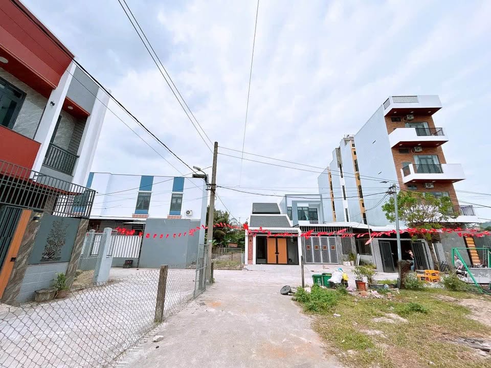 Bán đất tặng nhà cấp 4 Phường Hoà Quý 96m² giá 2.8 tỷ - Tiềm năng phát triển cực lớn!