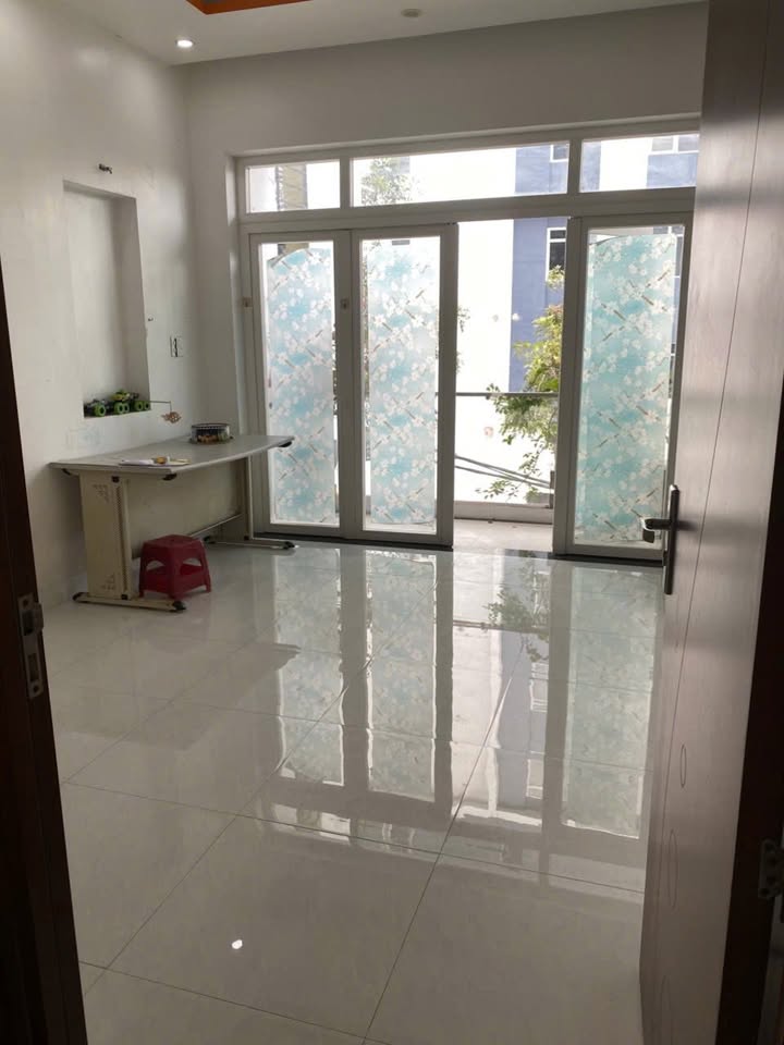 Phòng cho thuê tầng 2 tại Đường Dũng Sĩ Thanh Khê - Rộng rãi, thoáng mát chỉ 2 triệu/tháng!