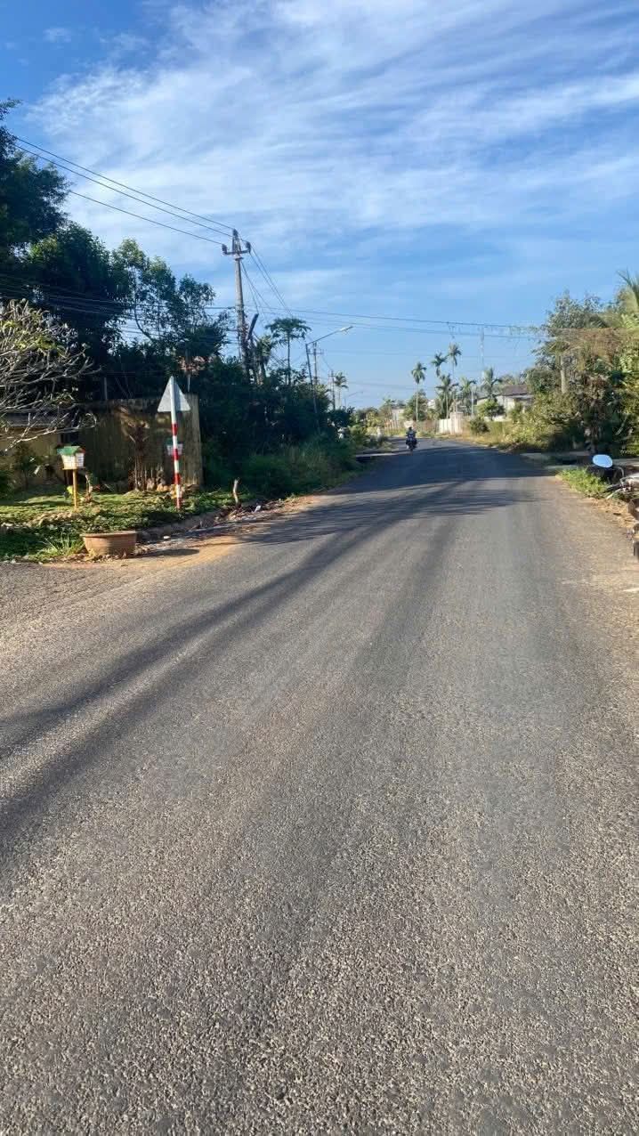 Nhà cấp 4 Thị trấn Buôn Trấp, Krông Ana 250m² giá 1.59 tỷ - Gần hoa viên lớn