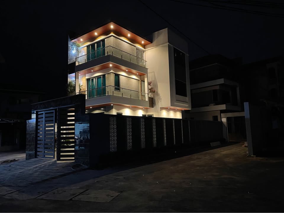 Biệt thự Townhouse Võ Nhai 250m² giá 6 tỷ - Sân rộng ô tô đỗ thoải mái!