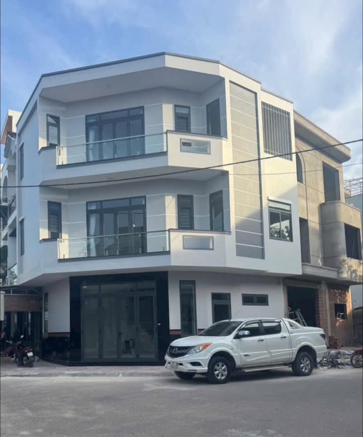 Nhà phố 3 tầng 56m² tại khu Đông Nguyễn Trọng Trì, Quy Nhơn - Thiết kế sang trọng, giá 5.2 tỷ!