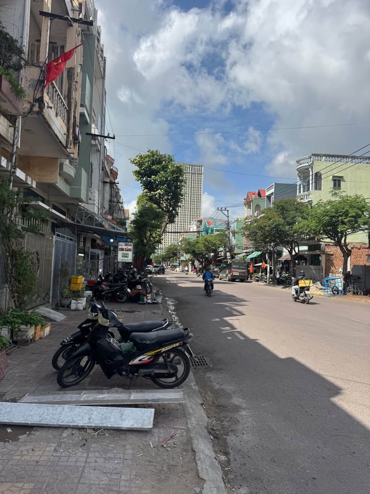 Nhà mặt tiền Trần Hưng Đạo Quy Nhơn 62.28m² giá 5.5 tỷ - Kinh doanh sầm uất gần biển