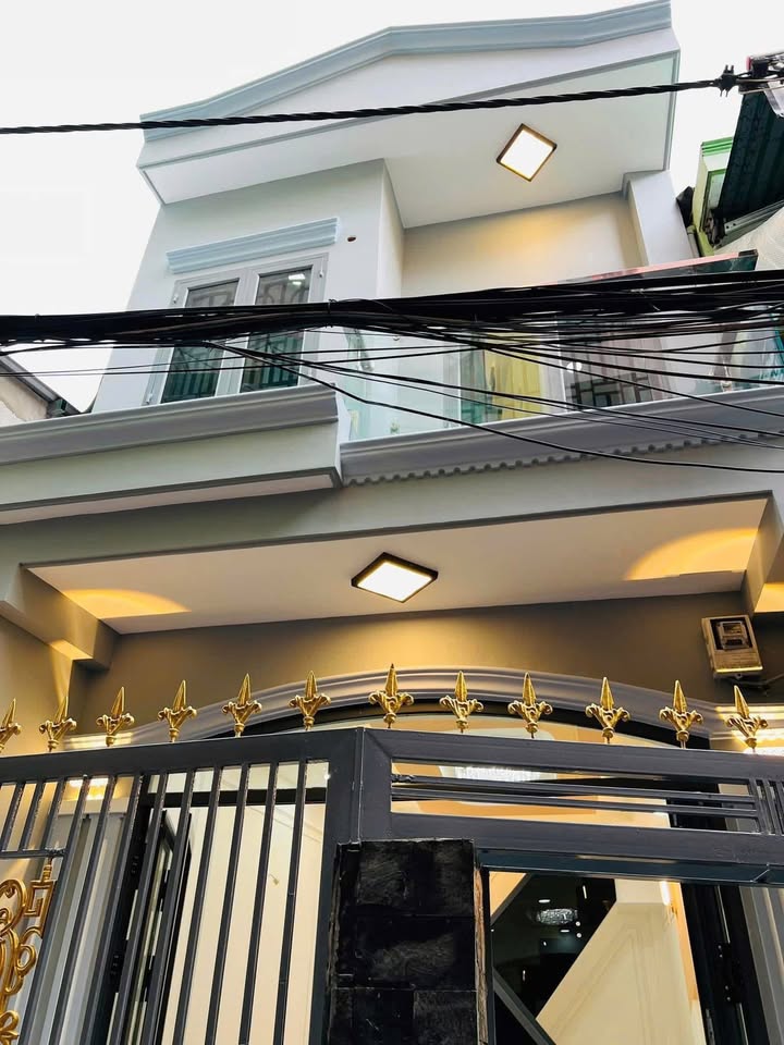 Nhà đẹp 2 tầng Đoàn Văn Bơ, Quận 4 - Giá 4.25 tỷ, sẵn sàng vào ở!
