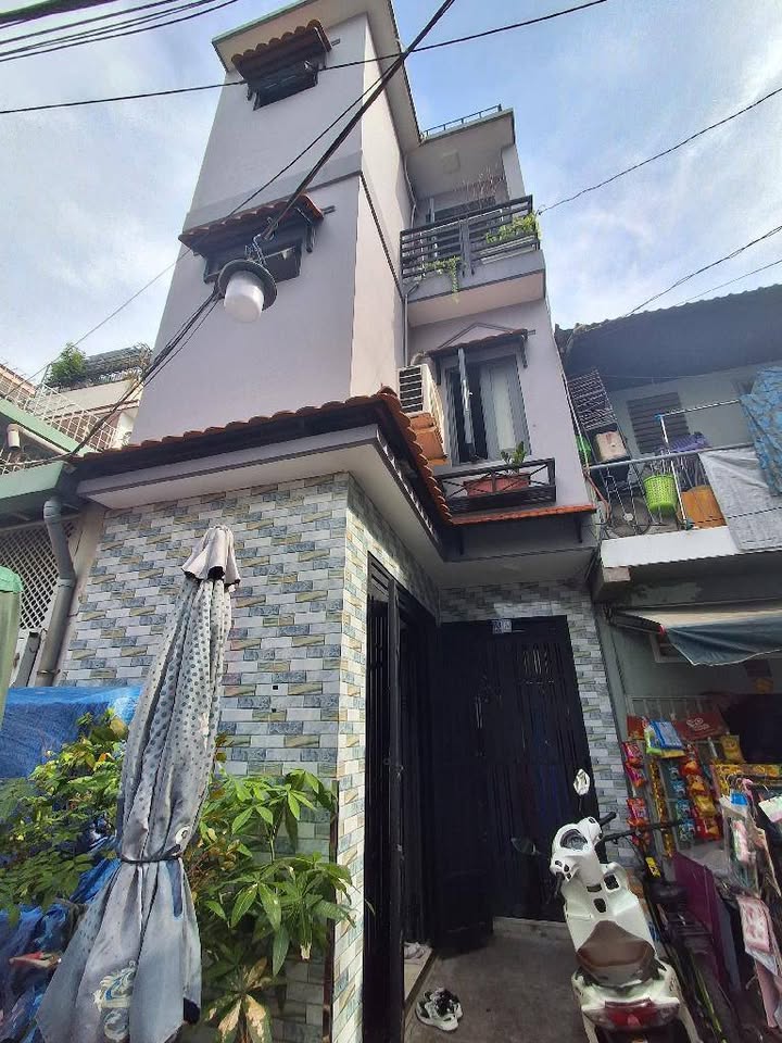 Nhà 3 tầng tại Phường 4, Quận 4, diện tích 54m² giá 3 tỷ - Kinh doanh thuận lợi!