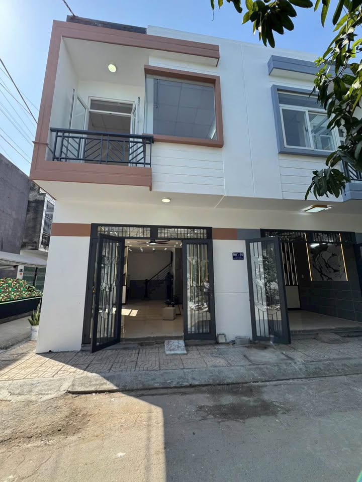 Nhà KDC Trần Anh, Mỹ Hạnh Nam, 40m² giá 980 triệu - Nhà đẹp, tiện ích đầy đủ!