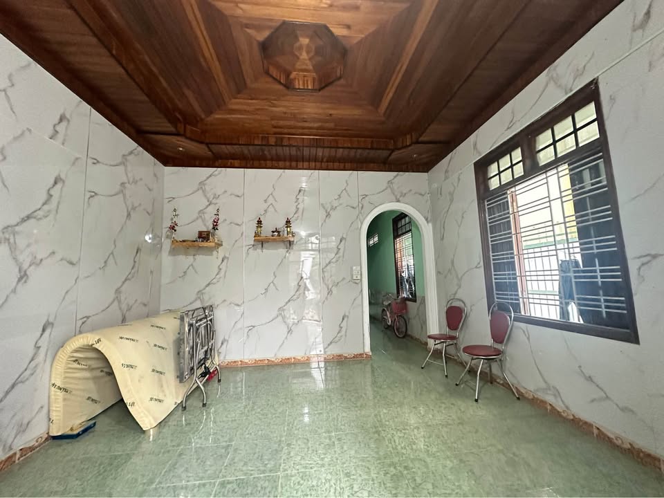 Nhà cấp 4 kiệt ô tô Lý Nam Đế, 102m² giá 1.69 tỷ - Sẵn sàng vào ở!