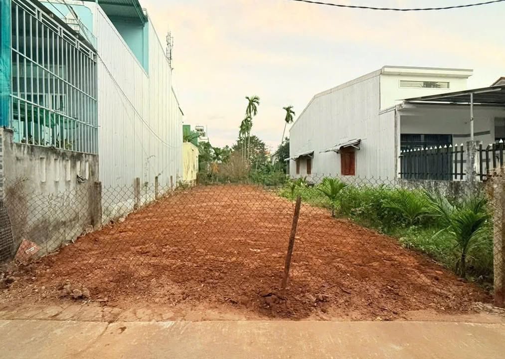 Đất mặt tiền hẻm Nguyễn Chí Thanh 150m² giá 1.3 tỷ - Cơ hội vàng đầu tư!