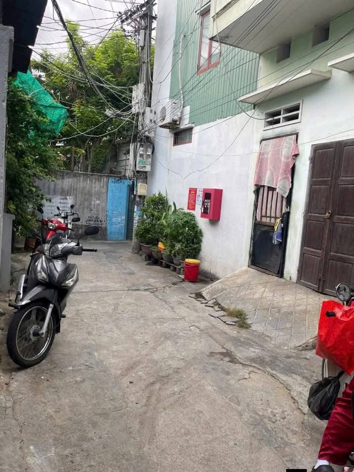 Nhà hẻm Nguyễn Thái Học, Quy Nhơn 58.6m² giá 2.55 tỷ - Tiện ích đầy đủ!