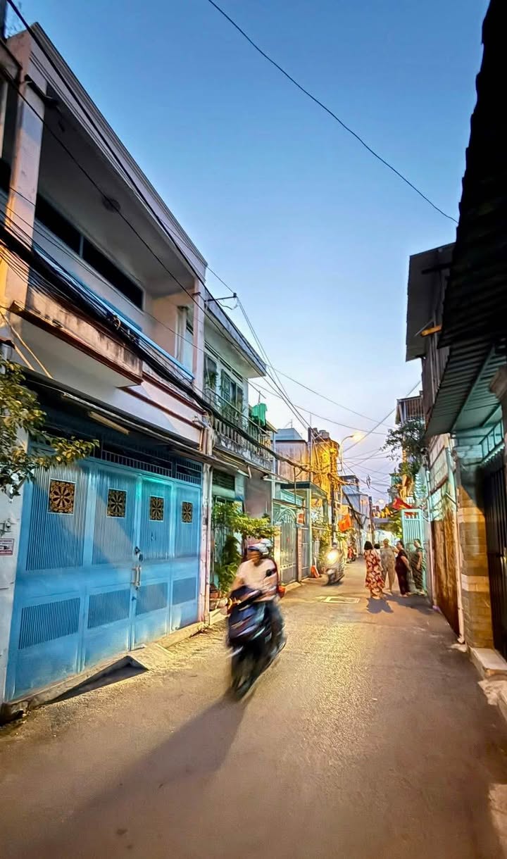 Bán nhà mặt tiền Lương Ngọc Quyến, Bình Thạnh, 24m² chỉ 2 tỷ - Đầu tư sinh lời!