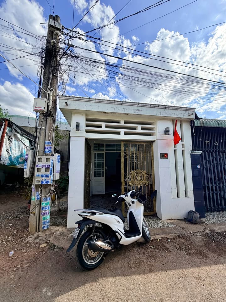 Nhà bán Tân Xuân, 84m², giá chỉ 1.2 tỷ - Sân đậu xe tiện lợi!