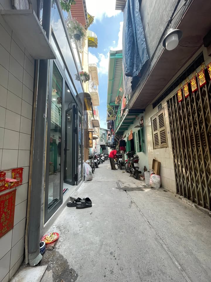 Nhà 2 tầng hẻm thông Phó Cơ Điều Q11, 24m² giá 3.95 tỷ - Sẵn sàng vào ở ngay!