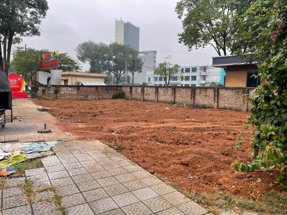 Bán gấp FrontHouse Nguyễn Tất Thành 280m² giá chỉ 1x triệu/m² - Cơ hội đầu tư hiếm có!