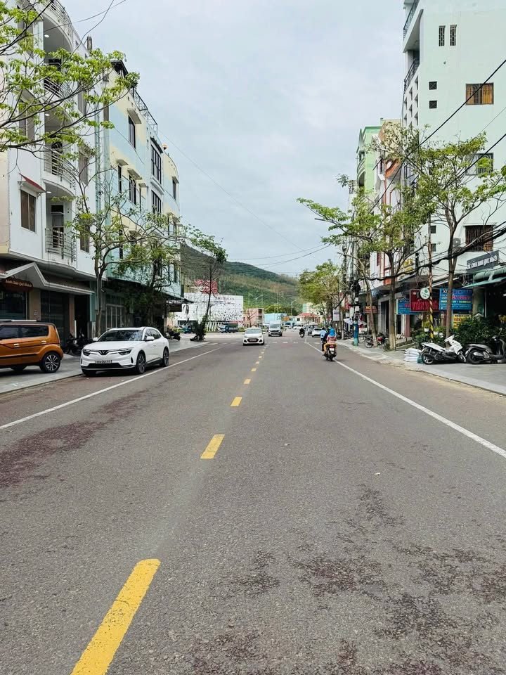 Nhà 2 tầng mặt tiền Chương Dương, Quy Nhơn 103m² giá 11.5 tỷ - Vị trí đắc địa gần biển!