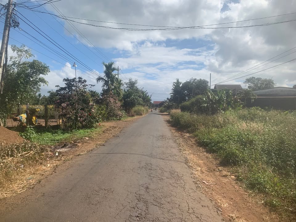 Đất nền tại Xã Ea BHốk, Huyện Cư Kuin, 240m² - Sổ đỏ chính chủ, giá cực tốt!