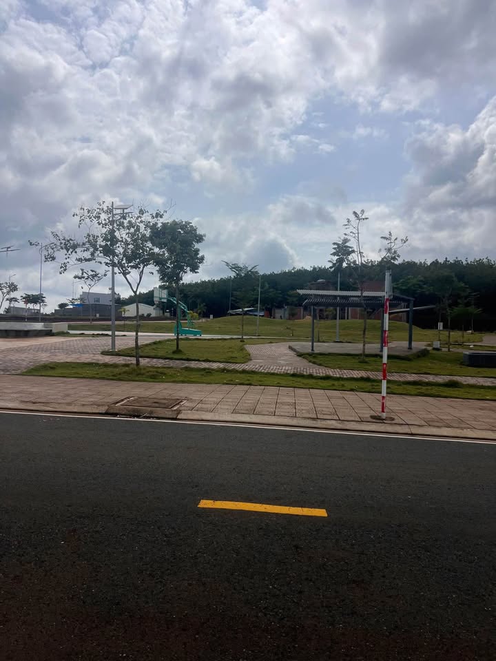 Townhouse BT Diamond City, Trảng Bom, 200m² giá 2 tỷ - Mặt tiền công viên