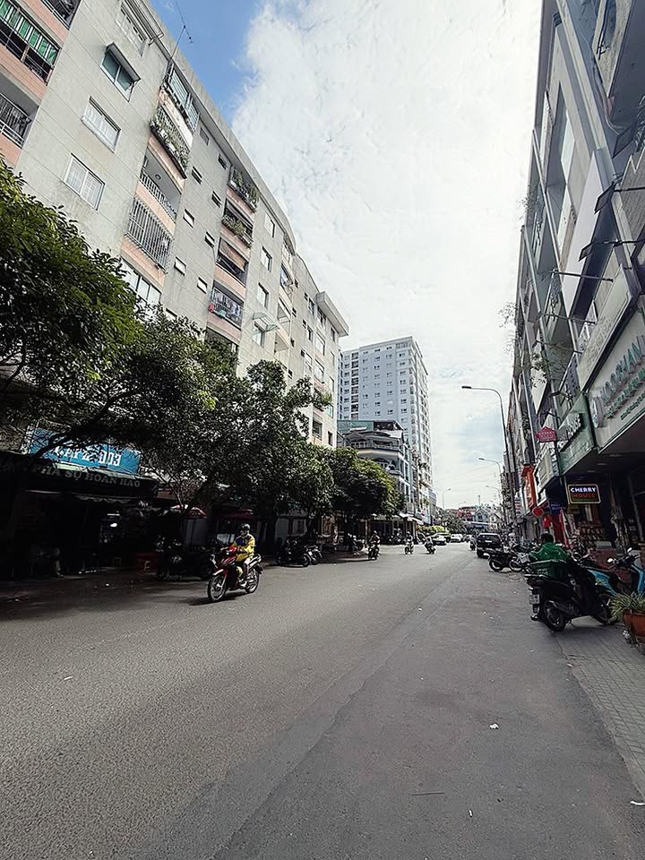 Nhà Phan Xích Long, Phú Nhuận 160m² giá 18 tỷ - Cơ hội đầu tư hiếm có!