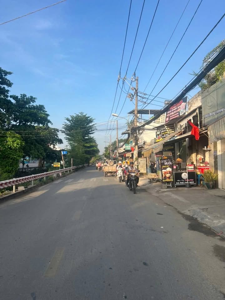 Nhà 2 Mặt Tiền Kênh Tham Lương, Bình Hưng Hoà B, 113m² giá 12.2 tỷ - Cơ hội kinh doanh đắc địa!