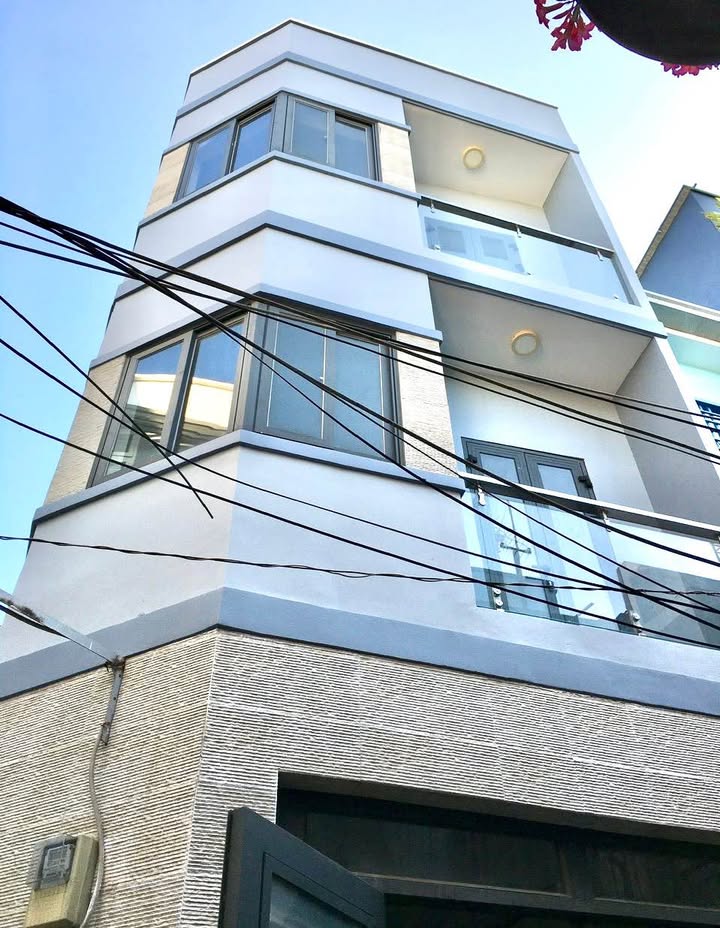 Nhà phố 4 tầng Hoàng Hoa Thám, 38m² giá 5.5 tỷ - Căn góc thoáng mát!