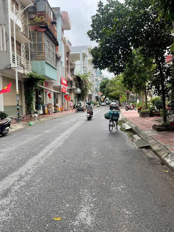 Nhà phố Hạ Lý, Hồng Bàng, 100m² giá 12 tỷ - Mặt tiền đường thông 16m