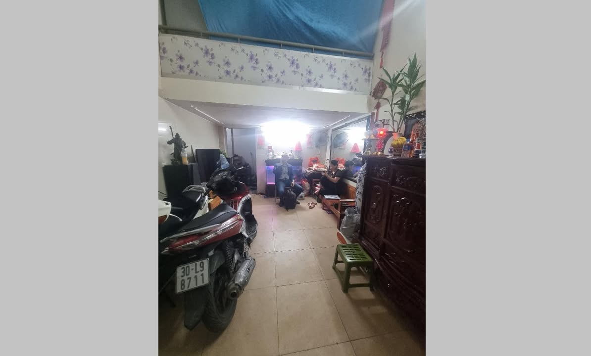 Nhà 3 tầng Hoàng Hoa Thám 30m² giá 8.5 tỷ - Đầu tư sinh lời ngay!