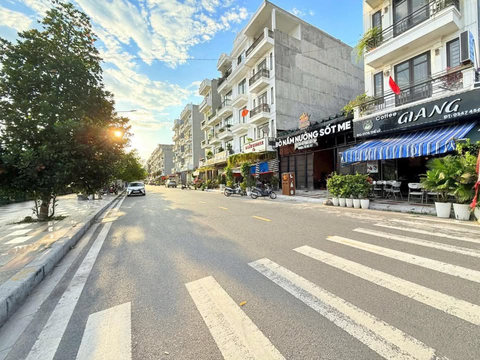 Nhà lô góc 2 mặt đường Thế Lữ, 75m² giá 16.3 tỷ - Đầu tư sinh lời hấp dẫn!