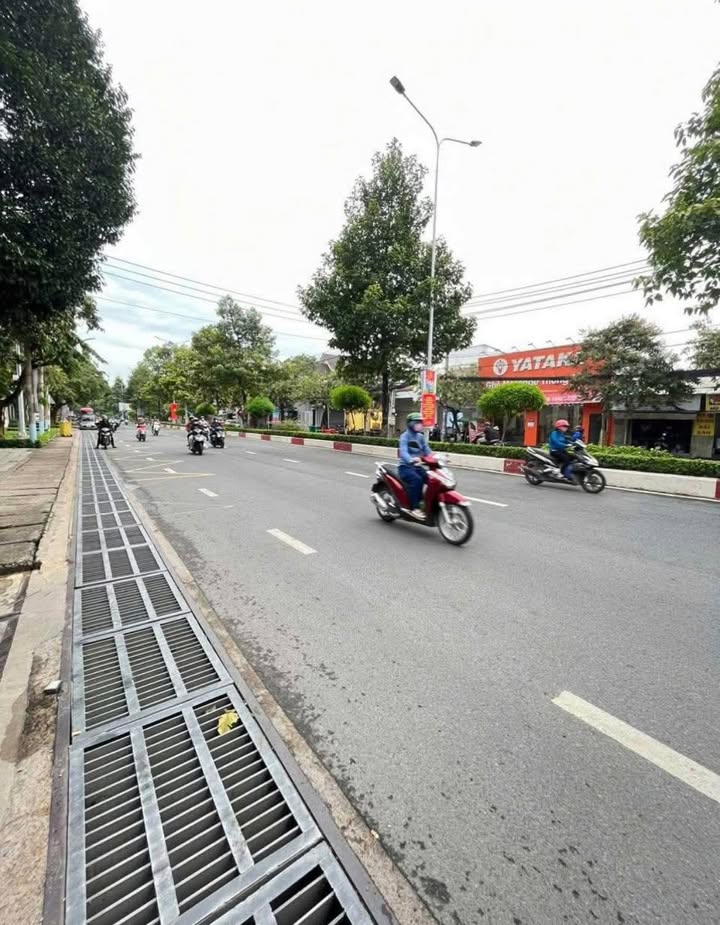 Nhà mặt tiền đường Đồng Khởi, Biên Hòa, Đồng Nai - Diện tích 230m² - Đầu tư kinh doanh lý tưởng!