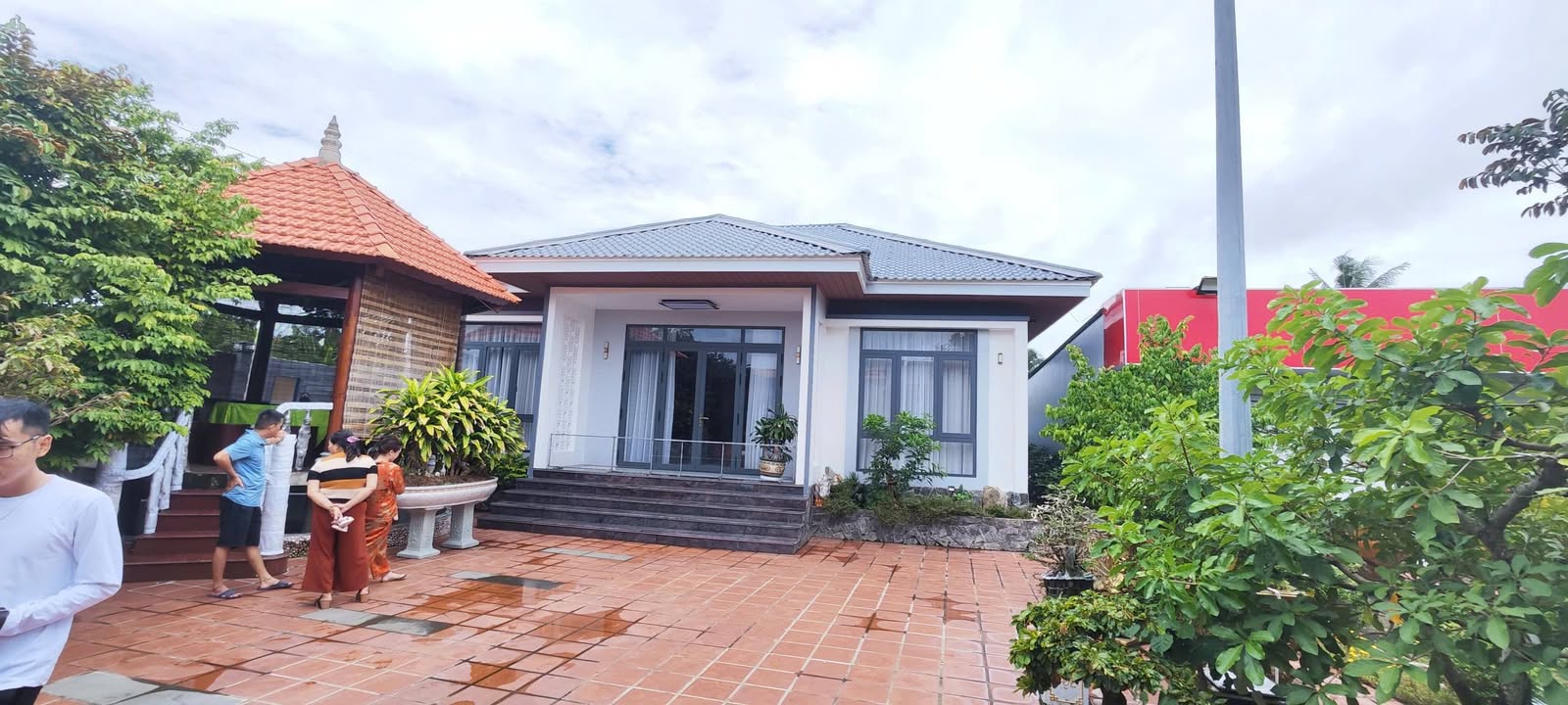 Biệt thự sân vườn Quang Trung, Rạch Giá 367m² giá 4 tỷ - Thiết kế hiện đại, nội thất cao cấp!