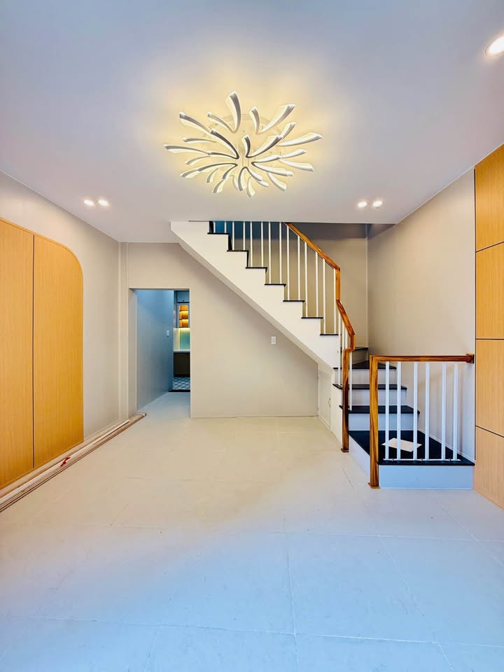 Nhà 2 tầng hẻm 516 Hoàng Văn Thụ, Quy Nhơn 40m² giá 2.55 tỷ - Thiết kế hiện đại, tiện nghi!