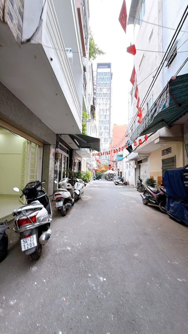 Bán nhà mặt tiền Quận 4 41m² giá 9.2 tỷ - Vị trí vàng gần trung tâm!