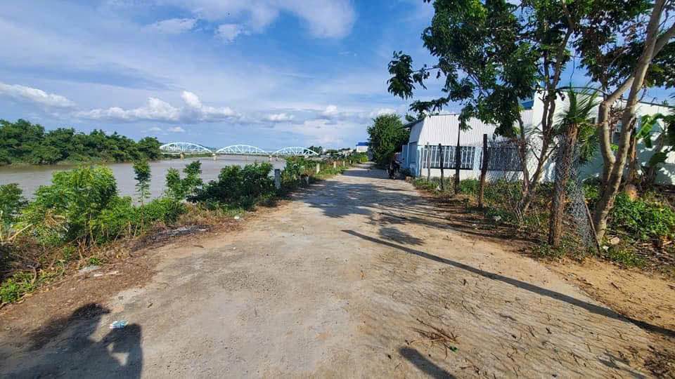 Đất mặt tiền sông Dinh 300m² giá 830 triệu - Đầu tư lý tưởng!
