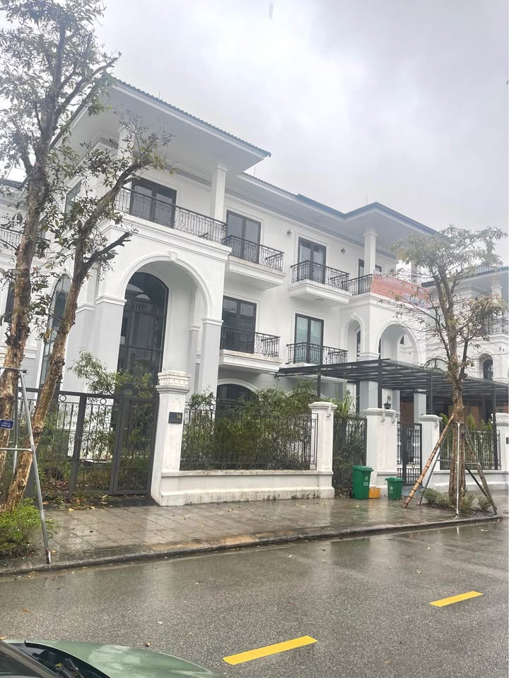 Biệt thự song lập Phân khu Hoàng Yến 240m² giá thỏa thuận - Sổ đỏ chính chủ!