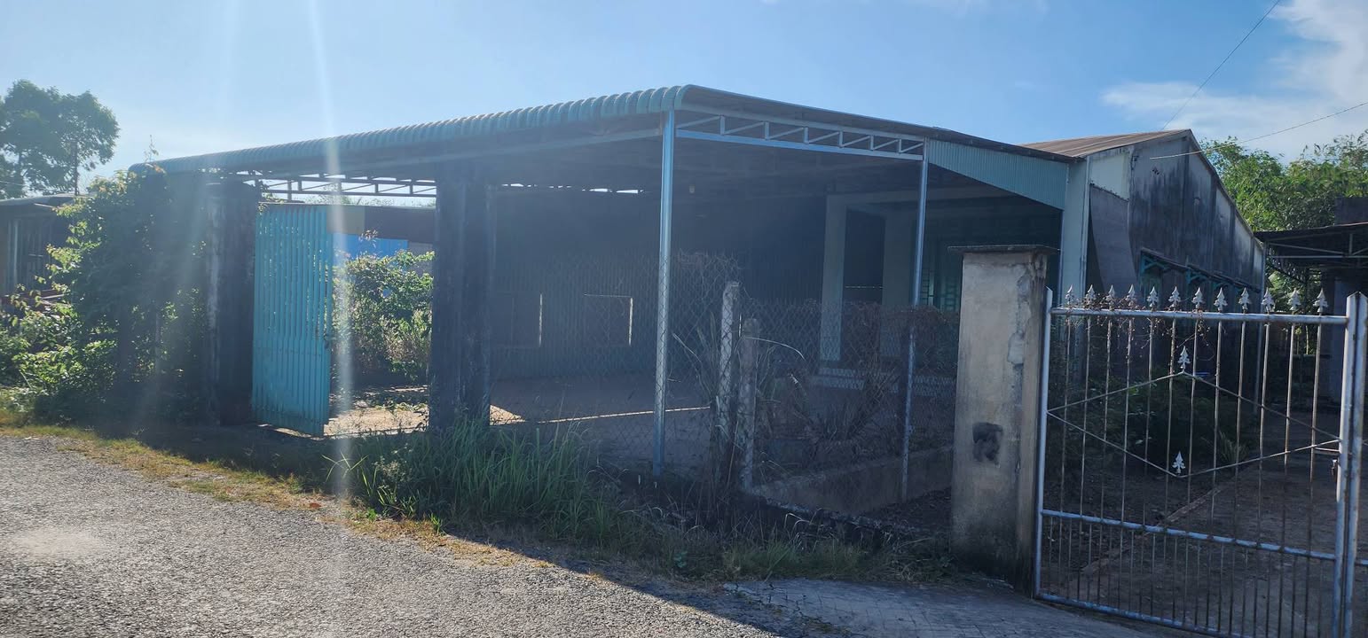 Nhà cấp 4 xã Tân Phú, Tân Châu 380m² chỉ 1 tỷ - Cách đường nhựa 150m!