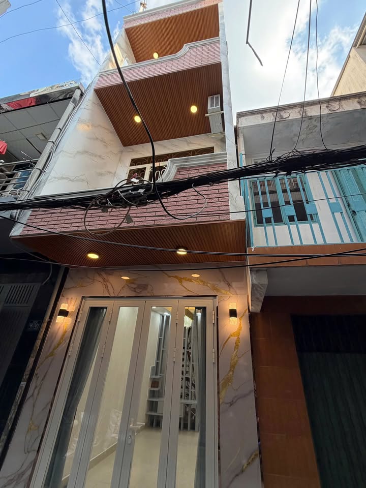 Bán nhà 3 tầng Cao Đạt, Quận 5, 21m², giá 5.88 tỷ - Pháp lý chính chủ, đầy đủ nội thất