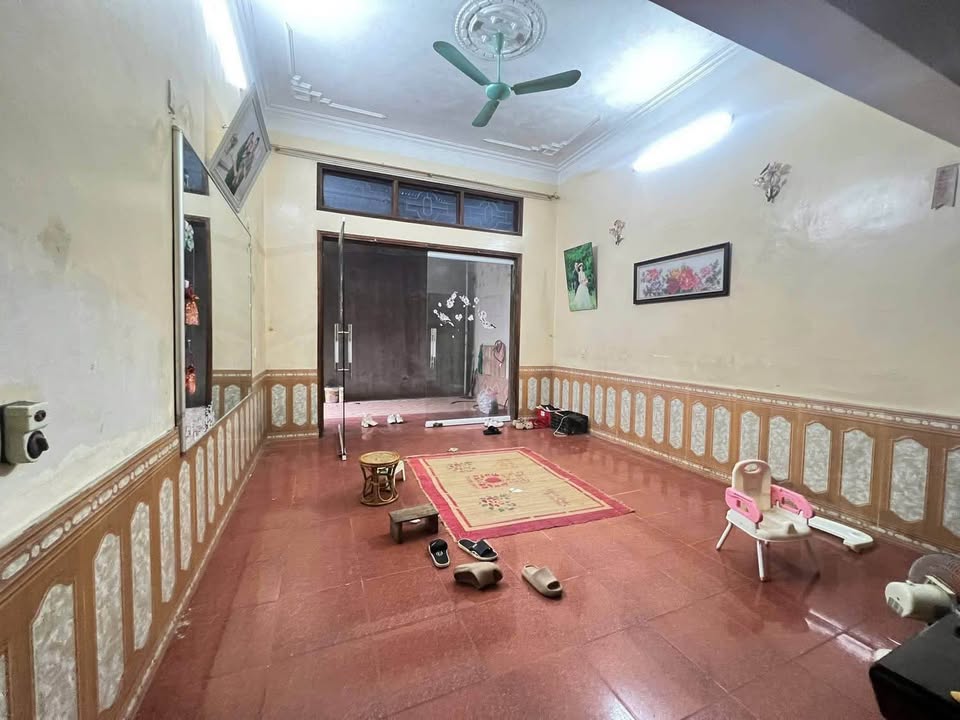 Nhà cấp 3, 3 tầng, Ngõ Đường Nguyễn Trãi, 50m², Sổ đỏ, Giá 2.65 tỷ - Bán Gấp