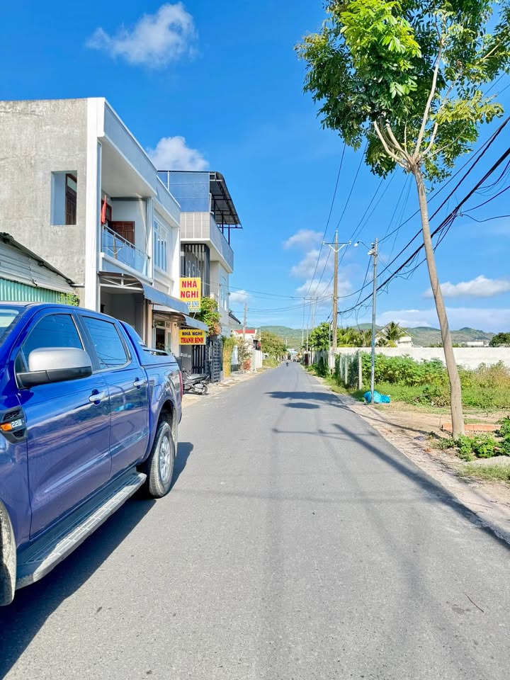 Đất mặt tiền đường Lương Định Của, Thị Trấn Long Hải, 125m² giá 2.55 tỷ - Kinh doanh đắc địa!