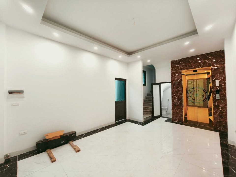 Nhà mới 5 tầng Lĩnh Nam 35m² giá 7 tỷ - Thiết kế hiện đại, thang máy