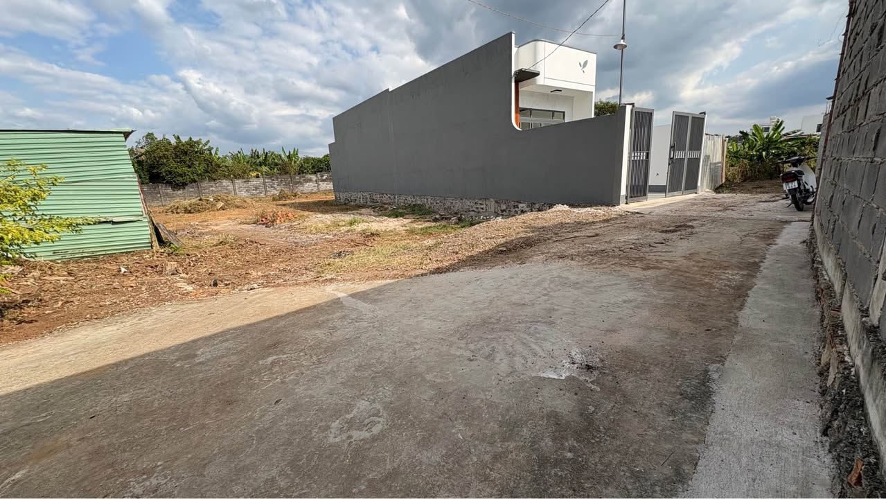 Đất nền 670m² tại Phường Long Khánh - Sổ riêng, giá 3.5 tỷ - Thương lượng ngay!